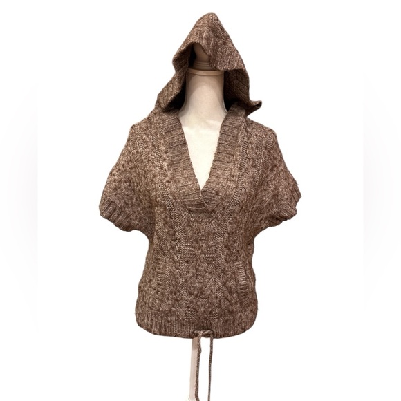 American Eagle Outfitters Sweaters - American Eagle Outfitters hooded sweater